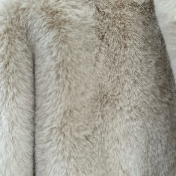 GUESS Faux-Fur Vest - Picture 7 of 8